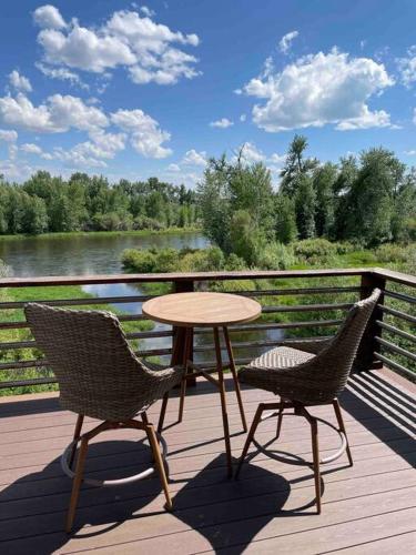 Secluded Riverside Farm House - Near Sand Dunes Secluded Riverside Farm House - Near Sand Dunes