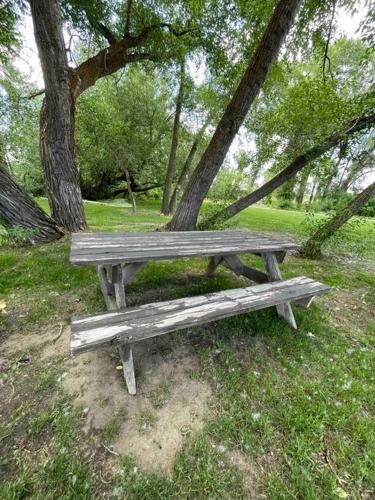 Secluded Riverside Farm House - Near Sand Dunes Secluded Riverside Farm House - Near Sand Dunes