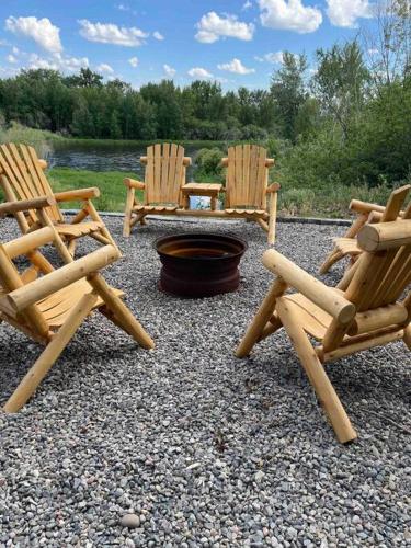 Secluded Riverside Farm House - Near Sand Dunes Secluded Riverside Farm House - Near Sand Dunes