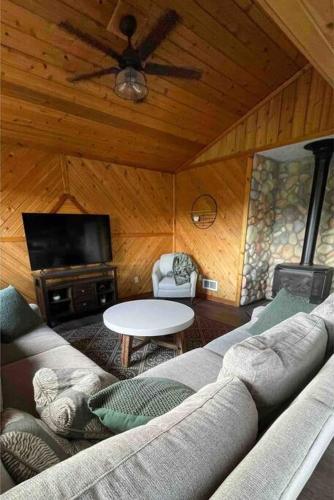 Secluded Riverside Farm House - Near Sand Dunes Secluded Riverside Farm House - Near Sand Dunes