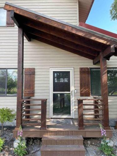 Secluded Riverside Farm House - Near Sand Dunes Secluded Riverside Farm House - Near Sand Dunes