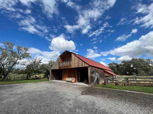 Secluded Riverside Farm House - Near Sand Dunes Secluded Riverside Farm House - Near Sand Dunes