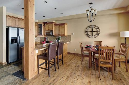 Luxury Aspens 2 Bdrm Condo with Best Views in Big White, Canada