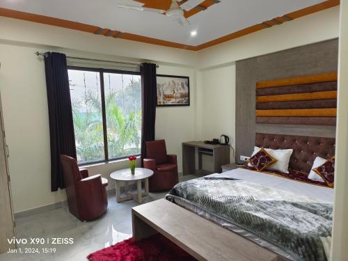 Hotel Dawat near สนามบินลัลพาหฑูร ศาสตรี