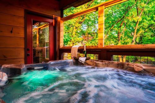 Misty Mountain Cabin, Great Smoky Mountains in Wears Valley (TN)