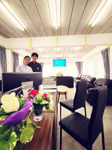 Shared lounge/TV area, BBVC Hostel CollegeStay in Na Muang
