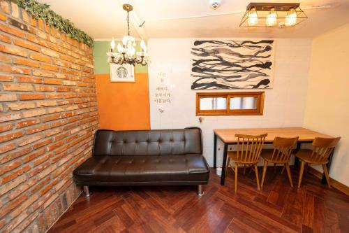 2 - Gu&Anne House Seoul Hongdae Stn 5rooms,4bathroom