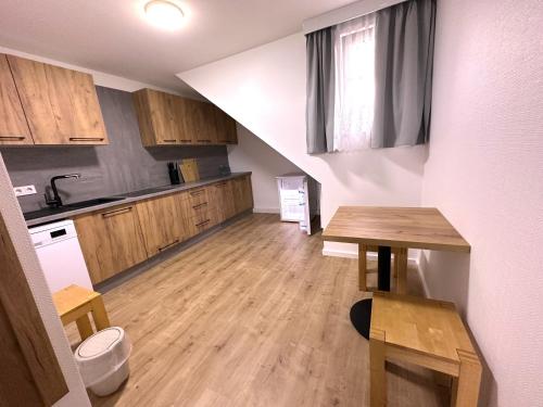 Kitchen, Home Inn Aparthotel in Dormagen