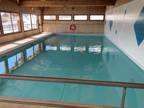 Appartement dans un chalet, résidence avec piscine