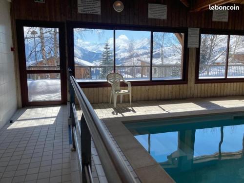 Appartement dans un chalet, résidence avec piscine