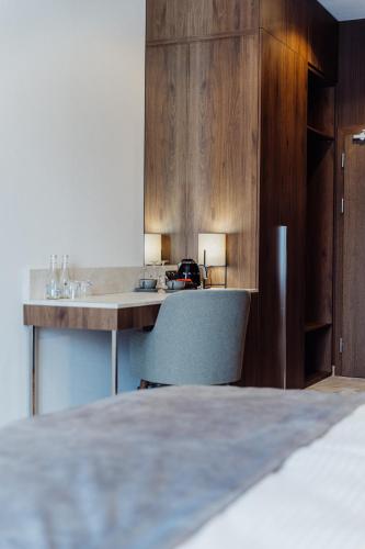 1 queen bed