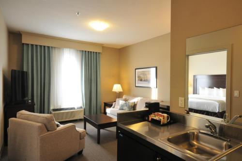 Ramada by Wyndham Emerald Park/Regina East