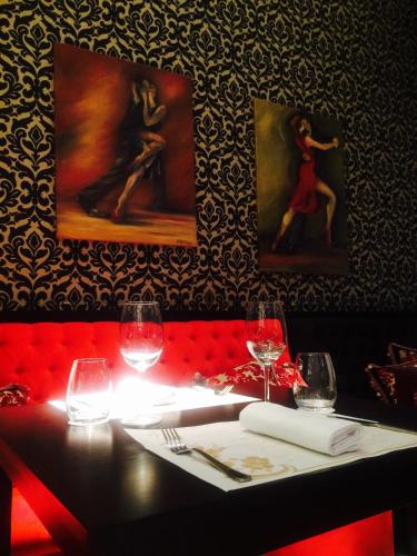 Restaurant, Tango de Mayo Hotel in Monserrat