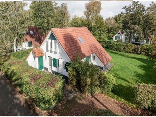 Spacious home with a garden near the Langweerder Wielen