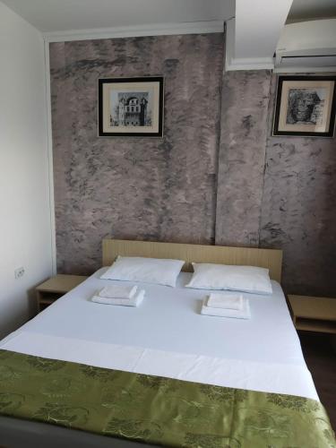 Double Room image 10