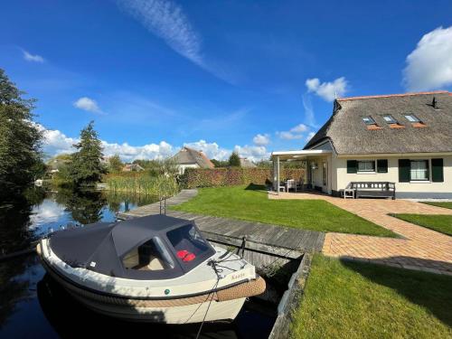 Country house with a terrace near the Langweerder Wielen