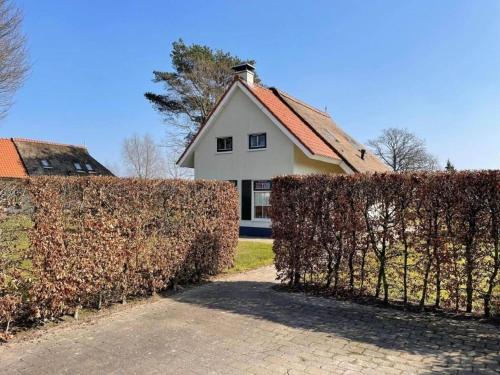 Country house with a terrace near the Langweerder Wielen