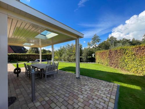 Country house with a terrace near the Langweerder Wielen