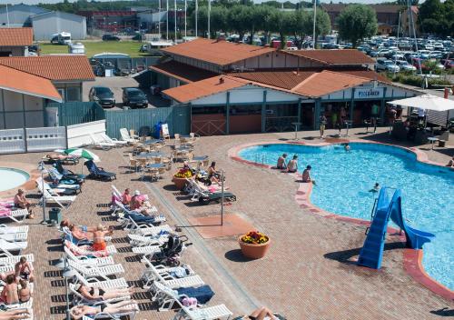 Swimming pool, Kapelludden Camping & Stugor in Borgholm City Center