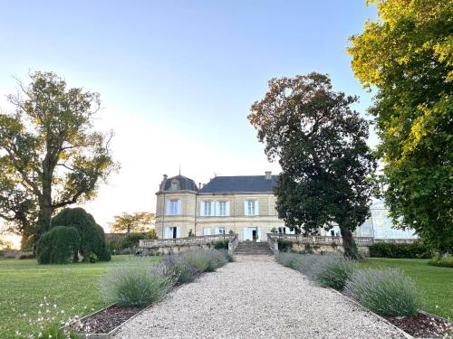 Chateau Carbonneau - Chambre d'hôtes - Pessac-sur-Dordogne