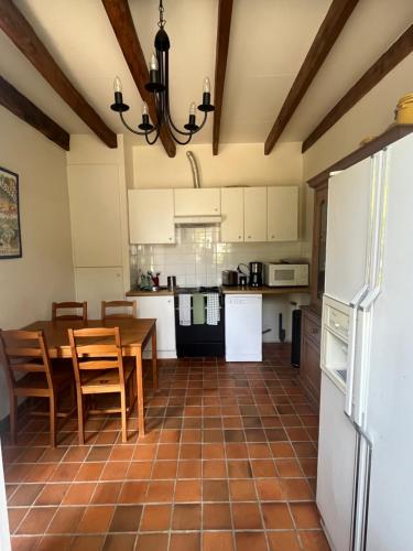 Les Écuries (Les Ecuries) in อูรี