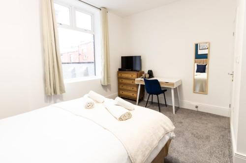 Suite 2 - Comfy Spot in Oldham Sociable House