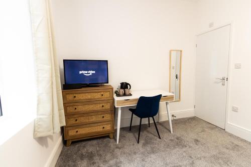 Suite 2 - Comfy Spot in Oldham Sociable House