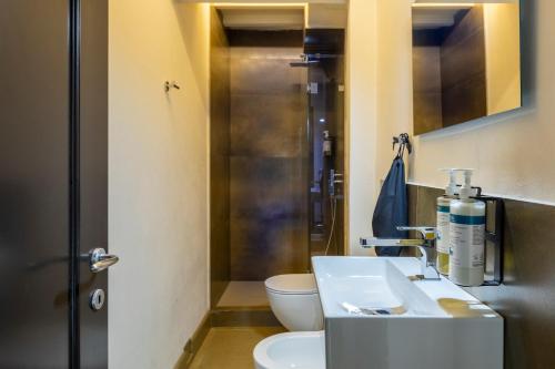 2 Bedroom Apartment with Sofa Bed image 1