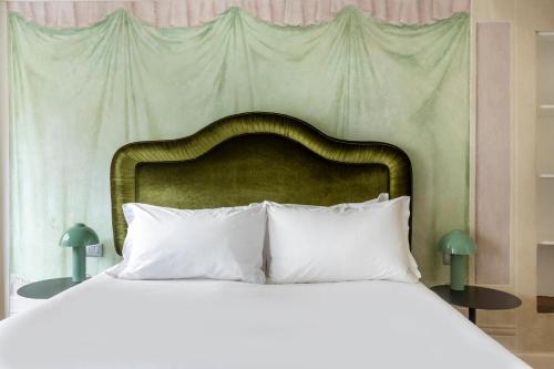 2 Bedroom Apartment with Sofa Bed image 7