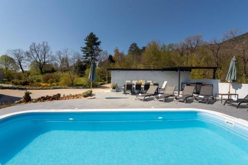 Villa Tulipa by Briskva