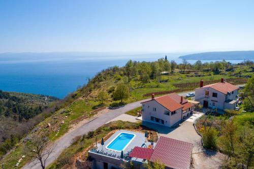 Villa Tulipa by Briskva