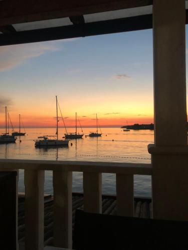 City Center Coastal Escape - Apartments with Sea View or Cozy Room 3