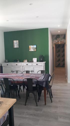 Le Maricou 120m2 totalement rénové terrasse 40m2 (Le Maricou 120m2 totalement renove terrasse 40m2) in 迪瓦地區沙蒂隆