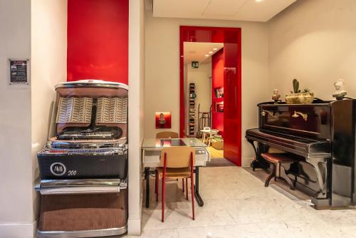 Hotel White - image 13