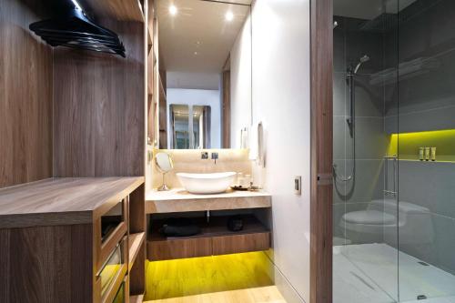 room detail thumbnail 2