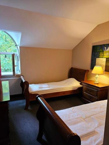 2 twin beds
