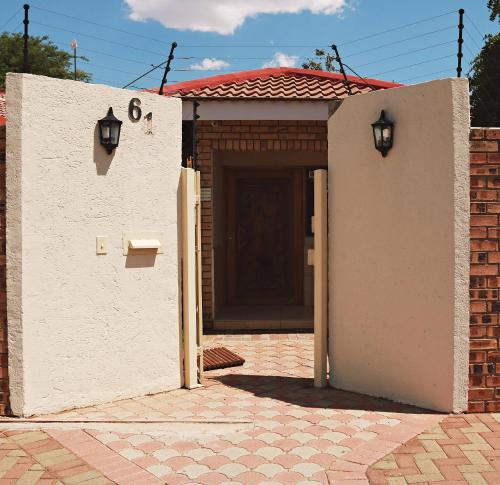 Bejárat, Renosterberg by KLG in Kimberley