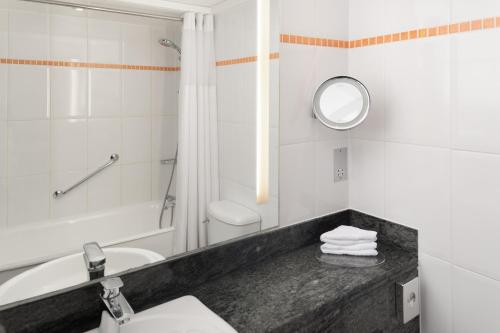 Hilton London Kensington Hotel - image 11