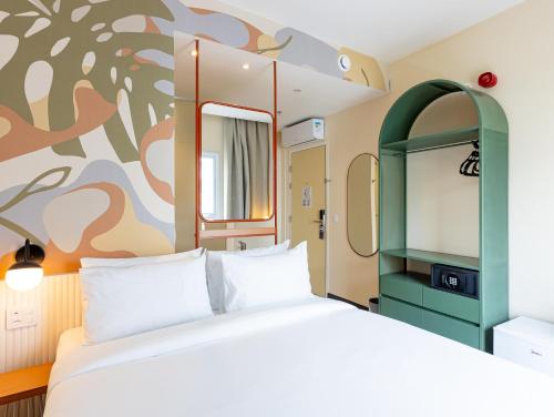 Standard Queen Room image 2