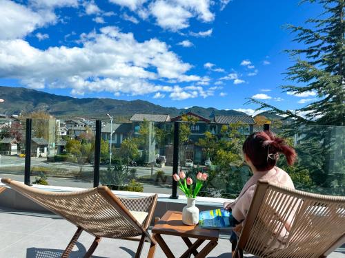 Lijiang Painted Mountain Cloud House Boutique B&B