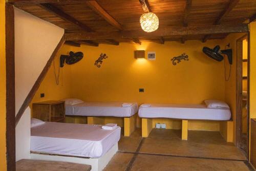 1 double bed, 4 twin beds
