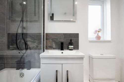 Newly Renovated 2 Bed Cottage - Long Stay Reduce Rate, Windsor (foto 10)