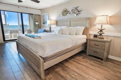 Oceanfront Escape with Private Porch 1st Floor in Pawleys Island, USA