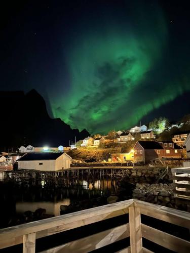 Reine Rorbu, Amaliebua Reine Rorbu, Amaliebua