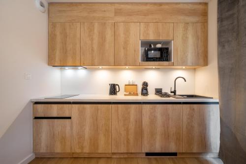One-Bedroom Apartment image 3