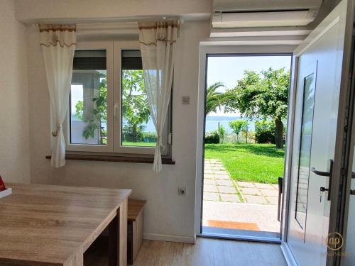 Apartment with SeaView and Garden for 6 Portoroz