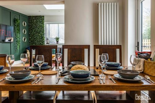 餐飲選擇, Carlton Hill House - 5 Bedroom House with Parking in 蓋德靈