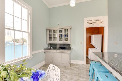 Galveston Getaway with Patio Near Porretto Beach!