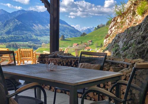 陽台/露台, Chalet authentique avec magnifique vue in 克雷敘