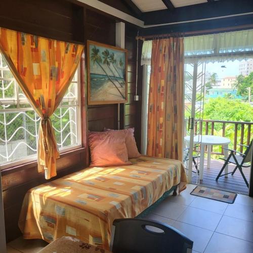 Dolphin Inn Guesthouse & Apartments photo 2